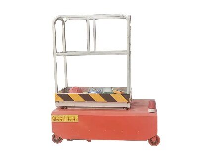 便攜式(shi)自行走升(sheng)降平台