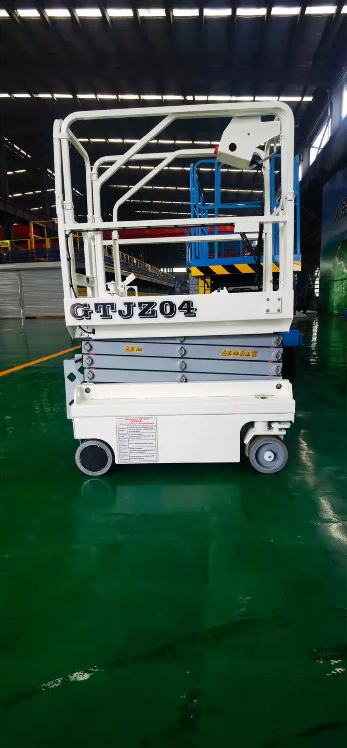 迷你(ni)自行(hang)走剪(jian)叉式(shi)升降(jiang)機