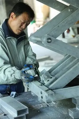 便攜式鋁(lü)合金升降(jiang)平台