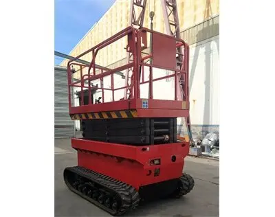 電動履(lü)帶式升(sheng)降平台(tai)